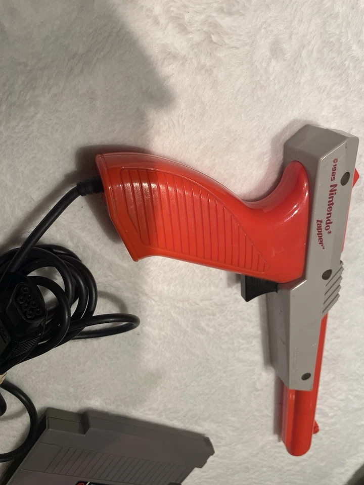 NES Super Mario Bros./ Duck Hunt Game with Nintendo Zapper Controller - Image 2 of 4