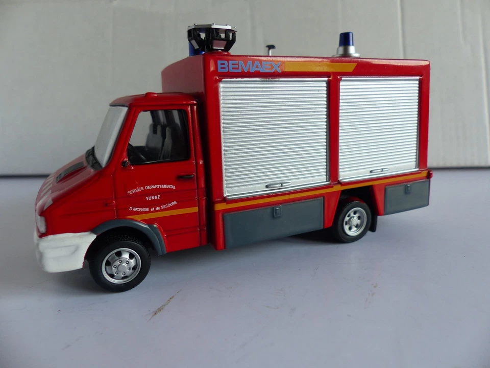 Lot  véhicules miniatures Pompiers - Photo 2/4