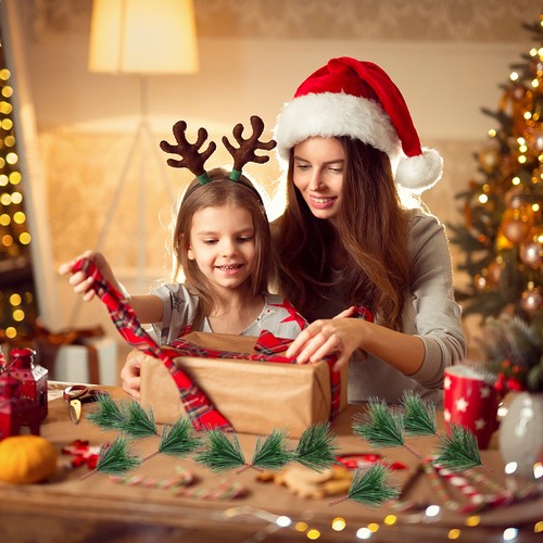 30 Pcs 1 Set Realistic Ornaments Versatile Simulated Pine Branches (Green) - Picture 2 of 12