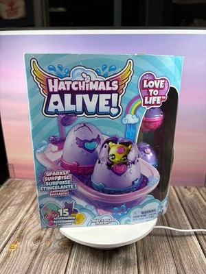 Hatchimals Alive! Make a Splash Playset with 15 Accessories and 2 Self-Hatching 