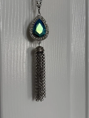 VETEMENTS Collana 40" strass turchese con frangia a catena