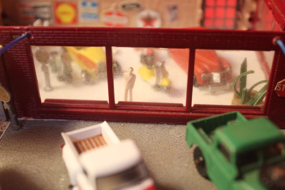 Дилер автомобилей, грузовиков, хотродов и мотоциклов - супердетализированный вход и выход - масштаб HO - Изображение 3 из 4