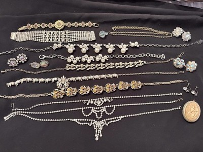 Collection Of Assorted VTG To Modern Costume Jewelry Brooches Clip Ons Lot