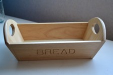 Bandeja para servir pan de madera verde Stow