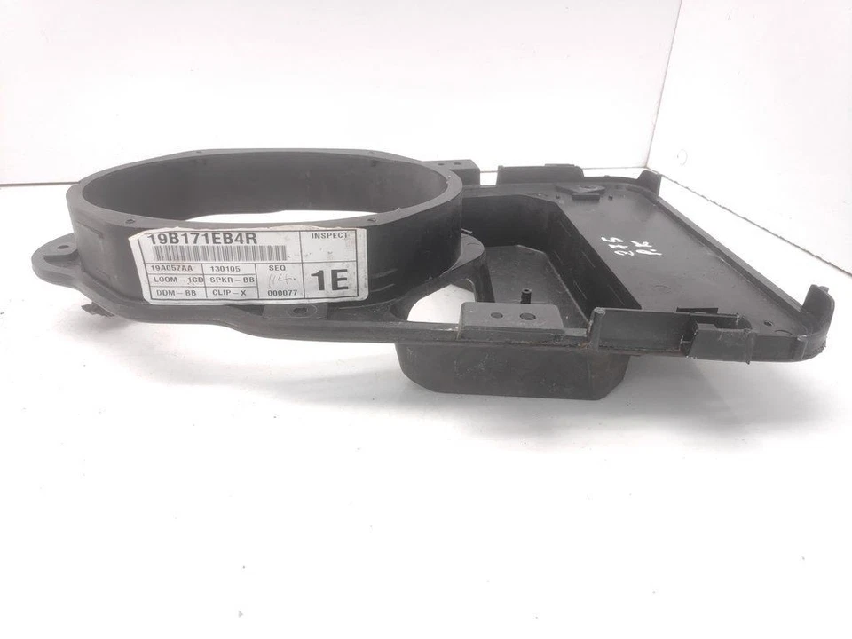 Jaguar S-Type 2.7D 152kW Diesel 2004 Front left door speaker mount bracket cover - Image 3 of 4