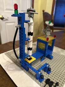 LEGO Classic Space 483 Alpha-1 Rocket Base w/ 3 Minifigures & Instructions