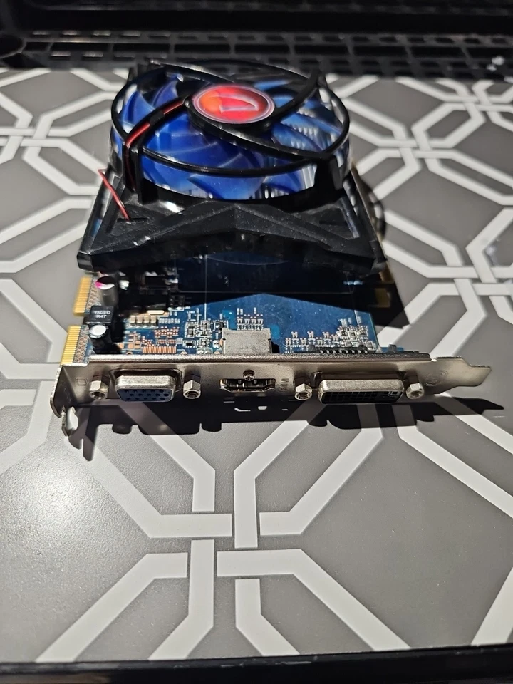 VisionTek VT 5670 Radeon HD 5670 1GB VGA DVI HDMI PCIe Video Graphics Card - Image 3 of 4