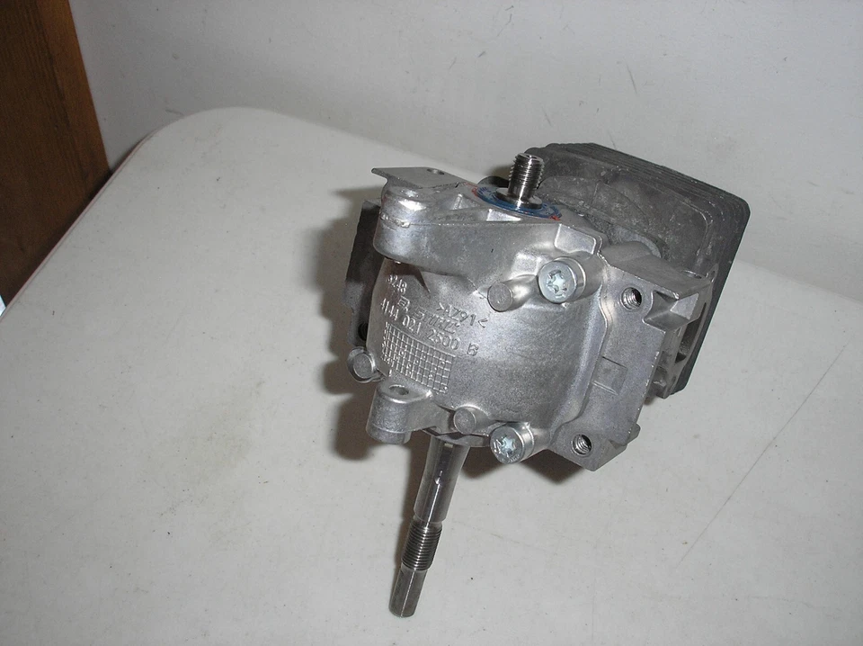 NEW GENUINE OEM STIHL FS 56 RC / KM 56 RC TRIMMER ENGINE /PISTON /SYLINDER/CRANK - Image 3 of 4