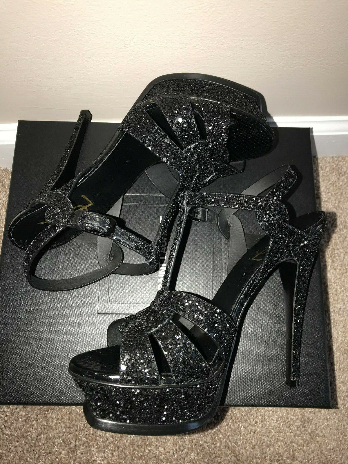 Nuovi con scatola Saint Laurent Tribute Sandali con cinturino a T nero glit taglia 38 5 (US 8)