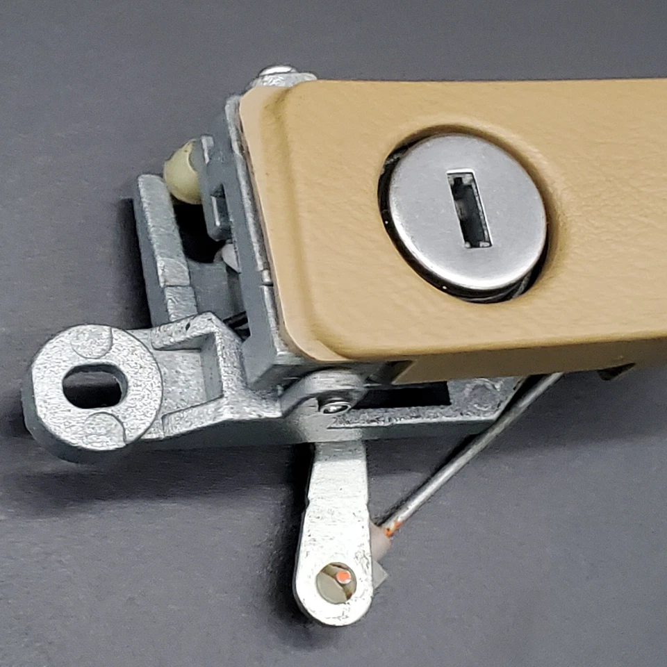 Guantera Honda Accord 2003-2007 pestillo bloqueo manija sin llave OEM beige tostado guantera Foto 3 de 4