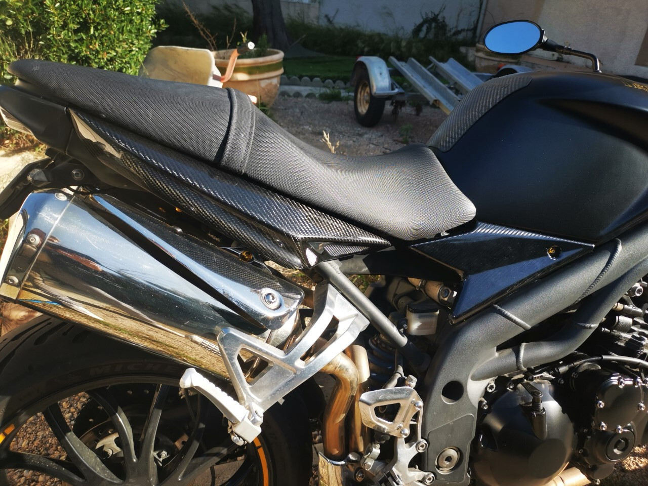 Flancs de coque arrière Triumph Speed Triple 2008-2010 en carbone brillant