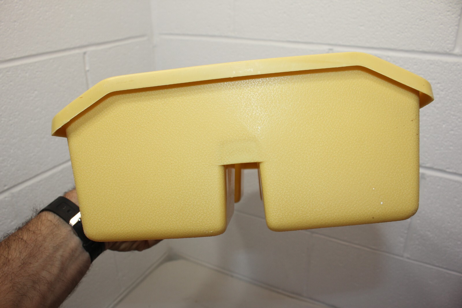 Yellow Rubbermaid 3153 Divided Storage Roughneck Carry Cleaning Craft Part Caddy