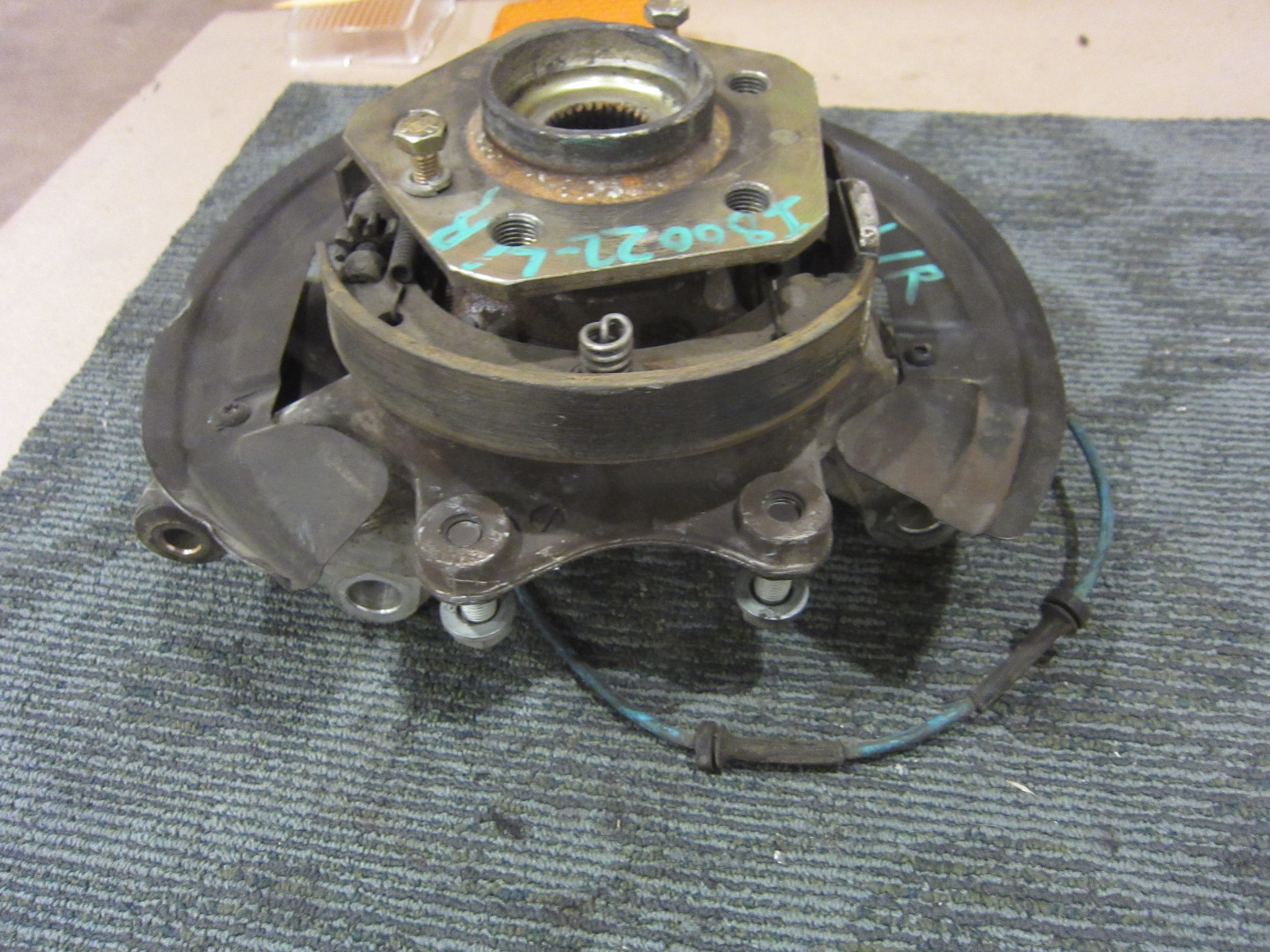 Maserati 4200 - LH Rear Wheel Hub Holder W/Bearing (Used) - P/N 183590