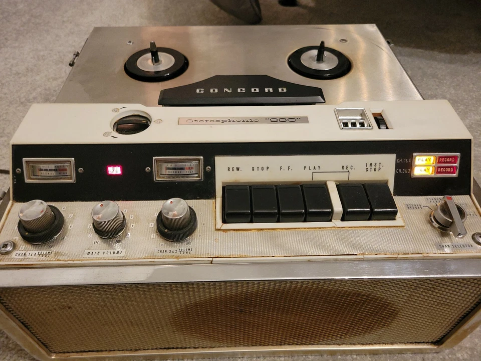 Grabadora reproductor de carrete a carrete vintage Concord Stereophonic 880  Foto 3 de 4