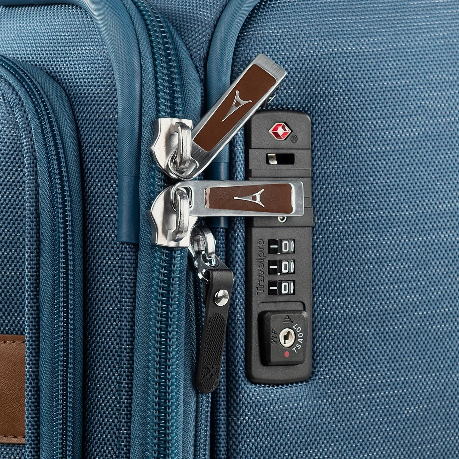 NEW TRAVEL PRO Platinum&reg; 25IN Elite Medium Check-In Spinner SHIPS FREE!