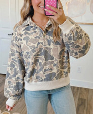 Women’s Multicolor casual duck camo pullover sweatshirt Small