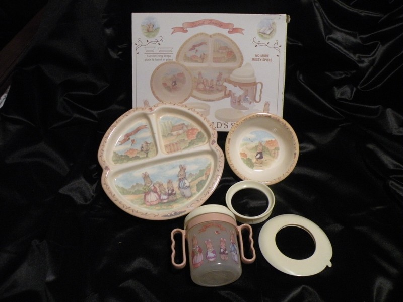 Pecoware Inc. Sweet Family 6 Piece Child’s Dish Set Sweet Bunny Family Design E7