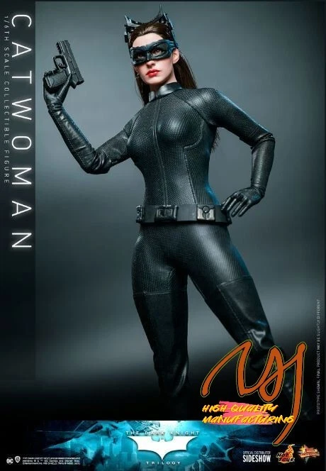 IN STOCK Hot Toys MMS627 Dark Knight Masterpiece Catwoman Sixth Scale Figure NEW - Image 4 of 4