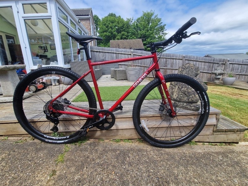 Genesis Croix de Fer Flat Bar in red, Large Frame.