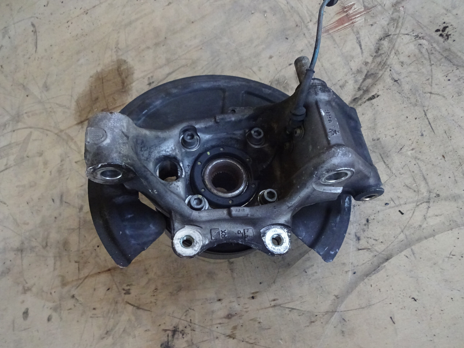 Maserati 4200 - LH Rear Hub Holder - Knuckel -W /Hub-Bearing & Shoes  P/N 189335