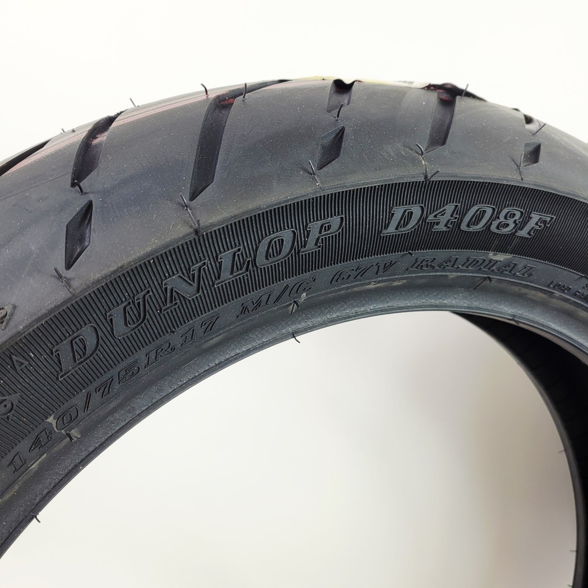 Genuine Harley-Davidson OEM Dunlop D408F Front Tire 140/75R17