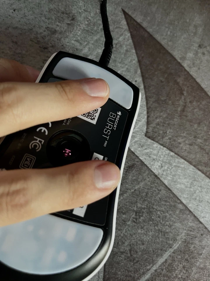 Roccat Burst Pro White Rgb Ultralight Wired Mouse Turtle Beach 16K Dpi - Immagine 2 di 3