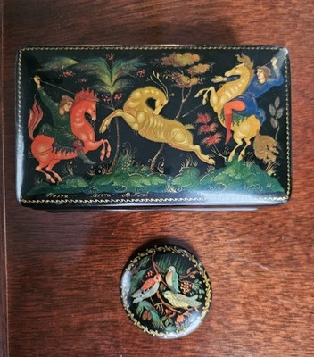 LOVELY PALEKH  RUSSIAN LACQUER ~ 4.75'' X 3.75'' BOX  TROIKA - Horses & Birds Pin