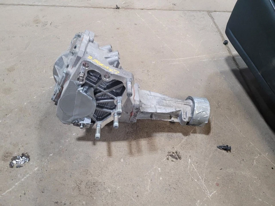 Transfer Case Fits 10-22 LEXUS RX350 2046750 - Image 2 of 4