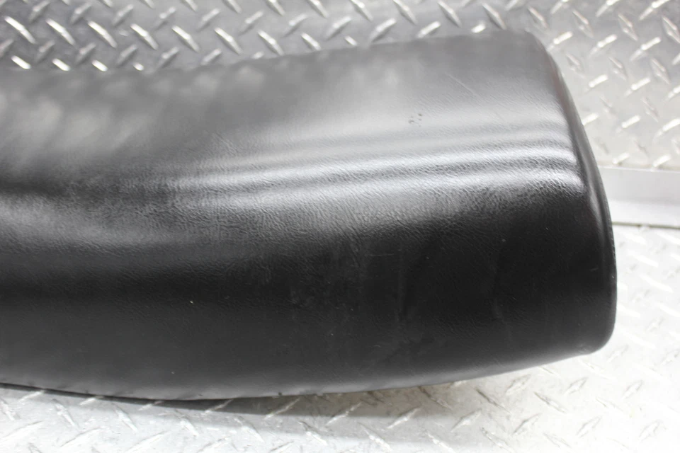 1983 YAMAHA XT550 ПЕРЕДНЕЕ СИДЕНЬЕ СЕДЛО С СУМКА ДЛЯ ИНСТРУМЕНТОВ - Изображение 3 из 4