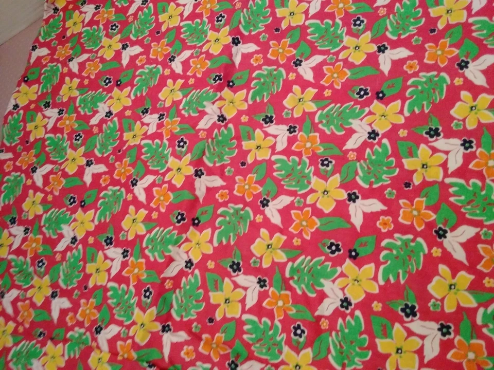 Tela Estilo Hawaiano Colores Florales Brillantes Rosa Verde Amarillo Naranja 44" x 98" Foto 2 de 4