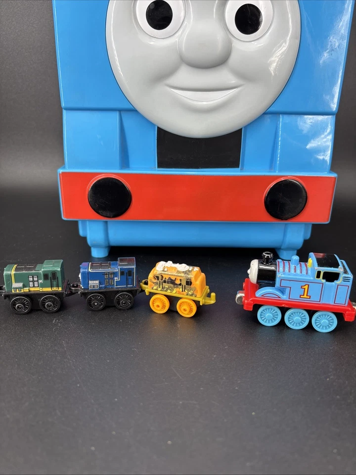 Thomas the Tank Engine brinquedo trem estojo de transporte com trilho embutido com trens - Imagem 4 de 4