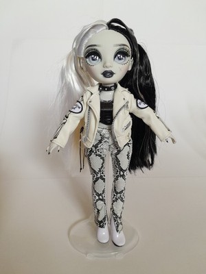 RAINBOW HIGH Heather Grayson Doll Shadow High Series 1 (Display Stand Included)