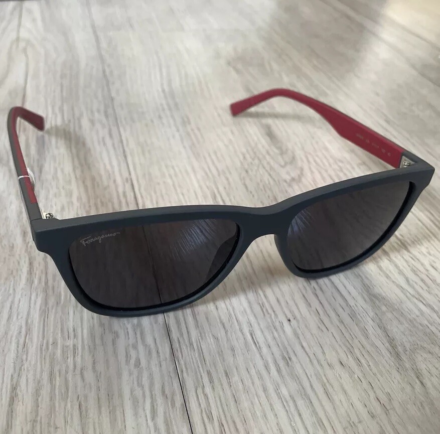 Salvatore Ferragamo ブラックサングラス 中古・古着通販】Salvatore Ferragamo (サルヴァトーレ