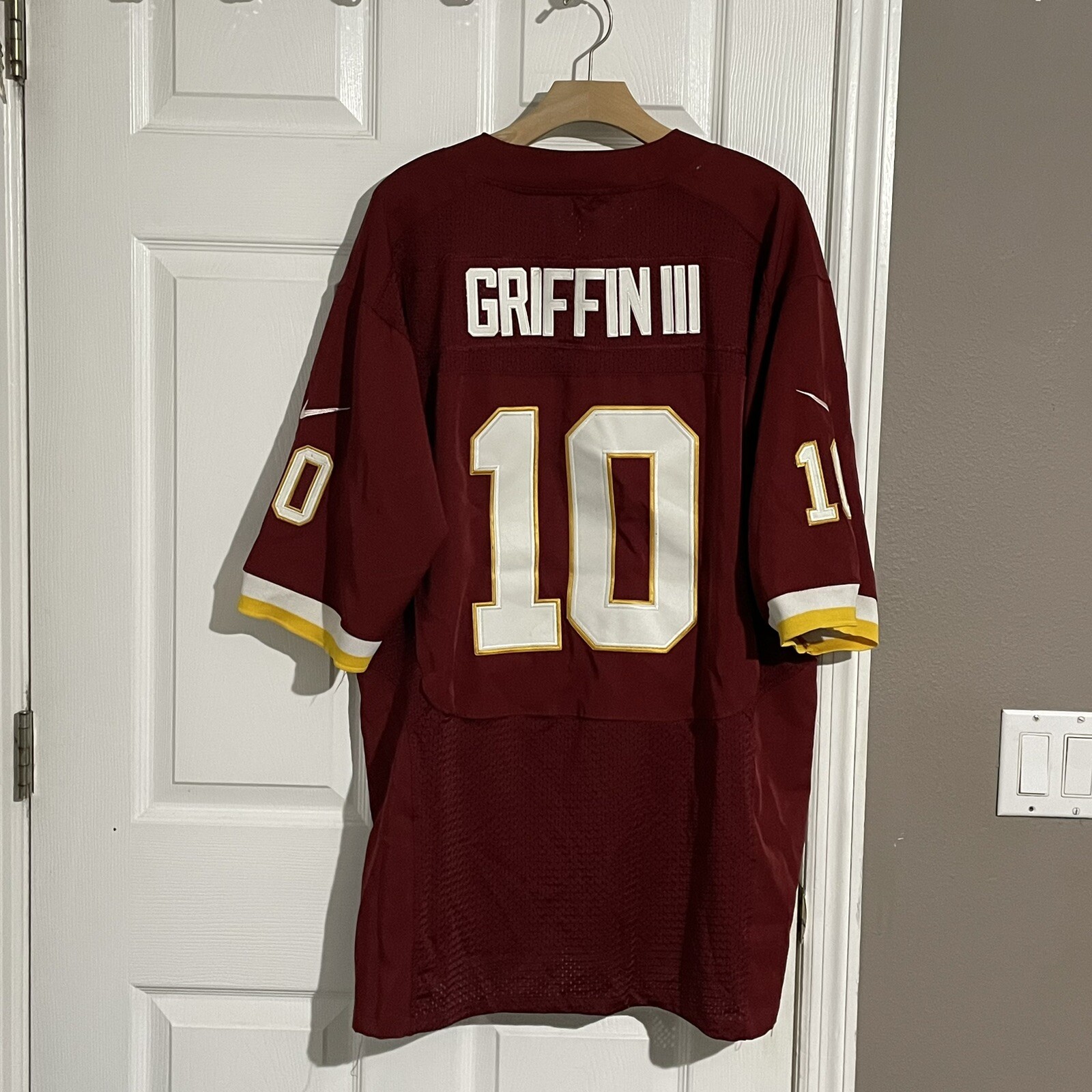 Nike Washington Redskins Robert Griffin 10 Jersey Size 52 NFL Red Embroidered