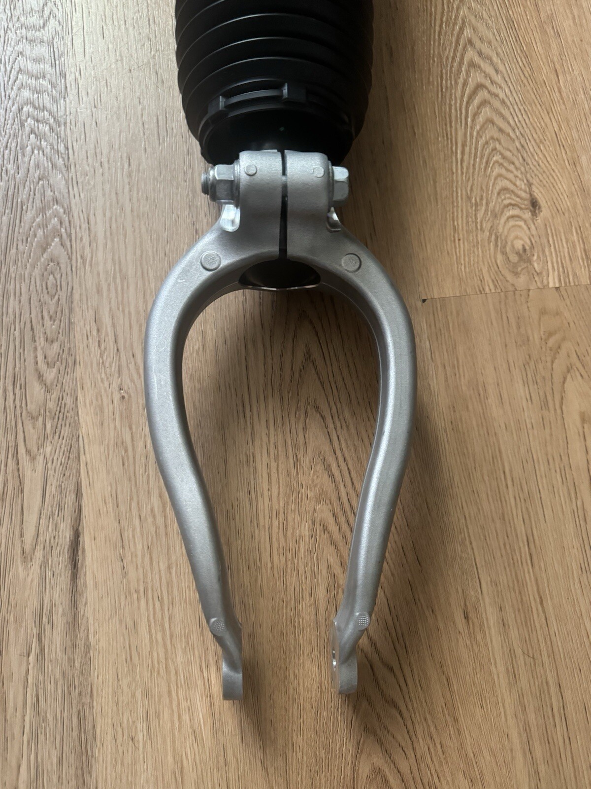 2023 MASERATI GRANTURISMO RIGHT FRONT SHOCK ABSORBER AIR SUSPENSION 06703090180