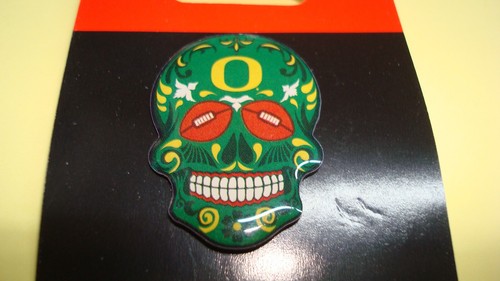RARE NCAA OREGON DUCKS Lapel Pin C@@L Sugar Skull Collector Team Pin - Picture 3 of 4
