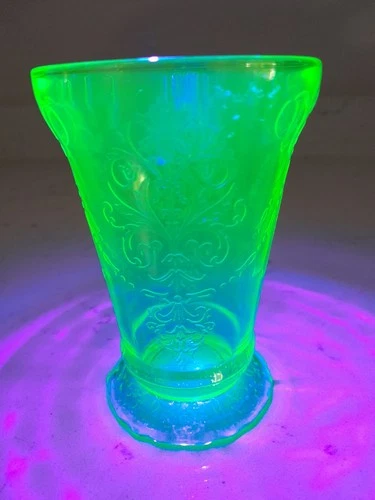 Antique Belmont Tumbler Co Green Uranium Glass Depression Bowknot Footed Tumbler