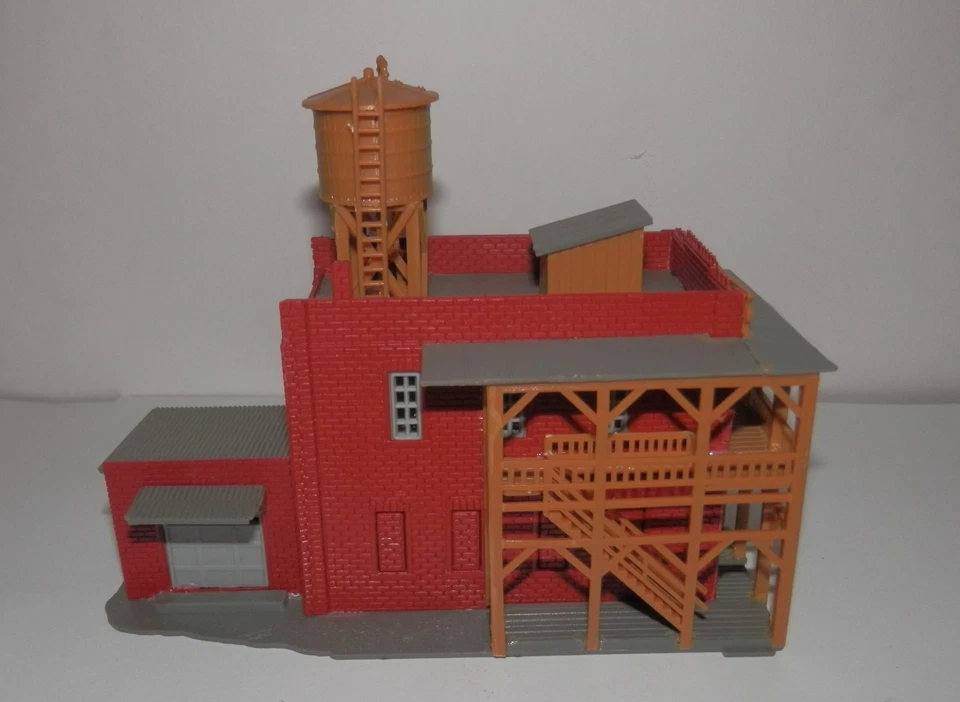 Model Power N Scale LIGHTED Railroad Hotel - Image 4 of 4