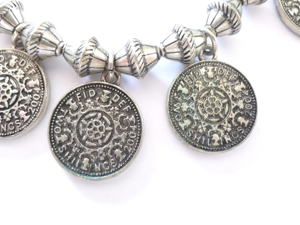 COLLANA BIGIOTTERIA METALLO COLOR ARGENTO STILE ETNICO ORIENTALE PENDENTE MONETE - Immagine 3 di 4