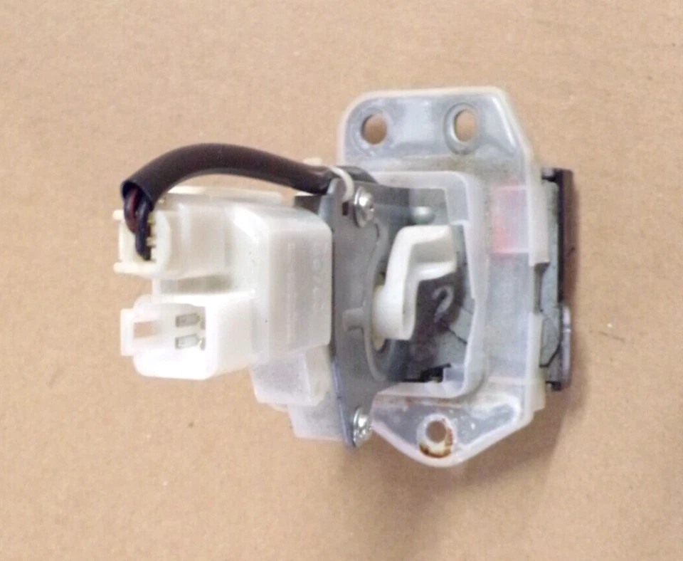 Actuador de pestillo de puerta levadiza Suzuki SX4 2010 2007-2013 Foto 4 de 4