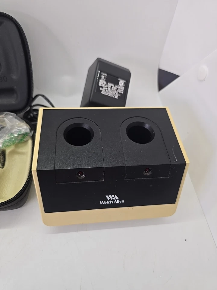 Kit de oftalmoscopio de bolsillo Welch Allyn modelo 211 W soporte de carga 79280 Foto 3 de 4