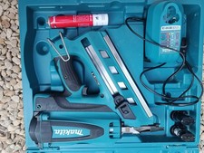 Makita GN900 Cordless Nail Gun 7.2V 50-90mm Nails 2.9-3.3mm Diameter 