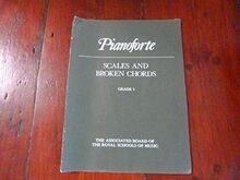 Scales and Broken Chords: Grade One | Buch | Zustand sehr gut