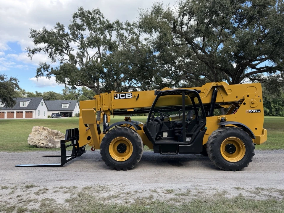 2018 510-56 TELEHANDLER - TELESCOPIC FORKLIFT - 10,000 LB CAP WITH OUTRIGGERS!! - Image 2 of 4