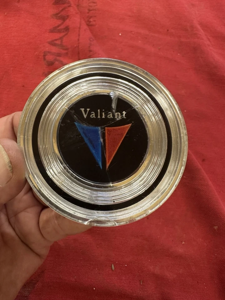 1963-1965 PLYMOUTH VALIANT BOCINA BOTÓN CON VOLANTE MONTAJE BOCINA ANILLO CENTRO Foto 4 de 4