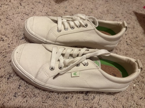 Cariuma OCA Low Sneakers Women's Size 9 White Leather Lace Up Casual Shoes