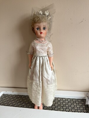  VTG 18  Bride Doll Bx7