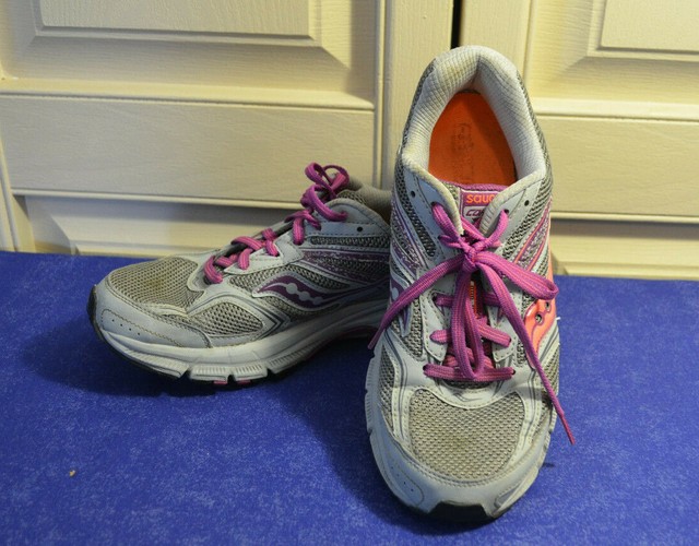 saucony walking sneakers