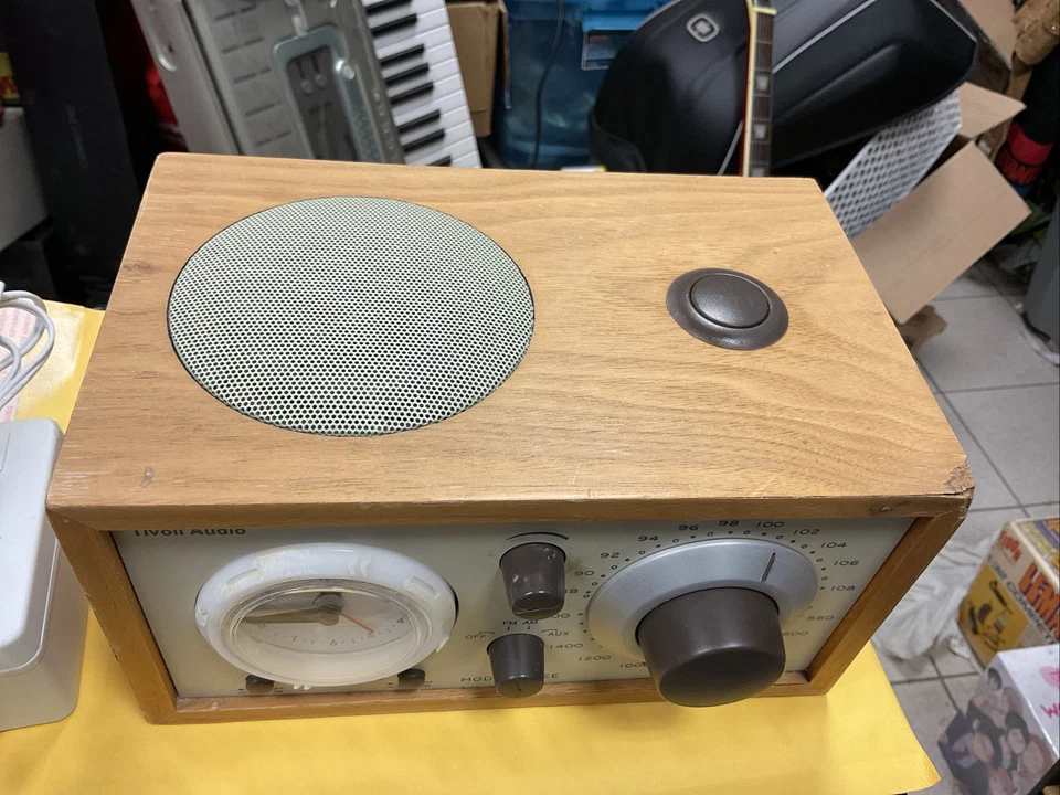 Relógio despertador Tivoli modelo três Henry Kloss madeira e bege (danificado) FUNCIONA! 3 - Imagem 2 de 4