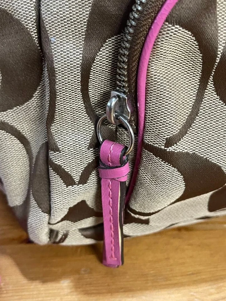 Mochila Coach Signature de lona incluida de importación beige excelente estado Foto 4 de 4